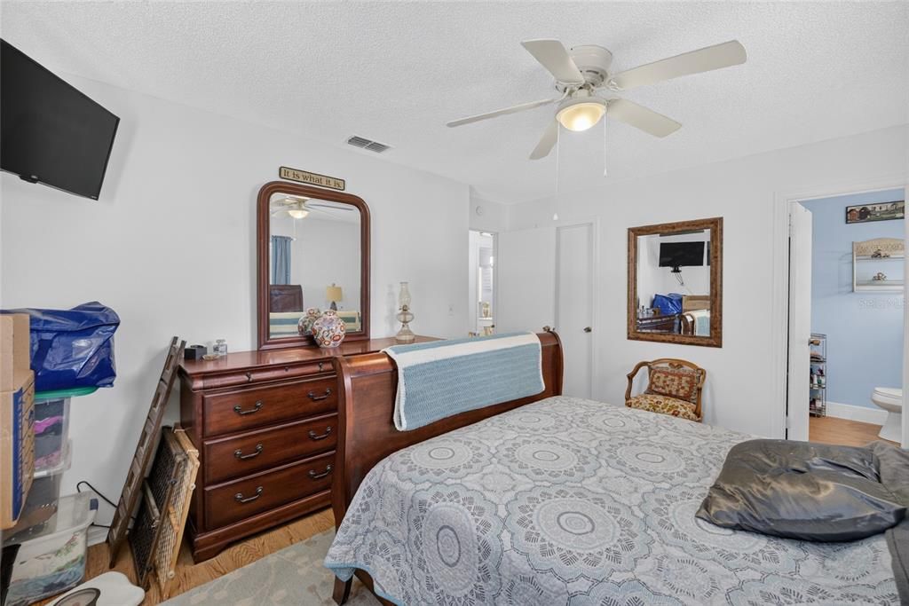 Activo con contrato: $179,900 (2 camas, 2 baños, 1166 Pies cuadrados)