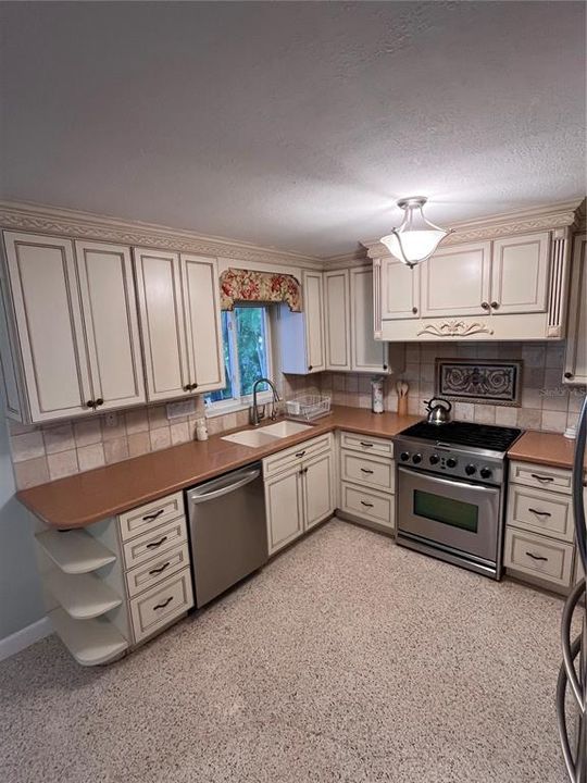 В аренду: $3,600 (2 спален, 2 ванн, 1406 Квадратных фут)