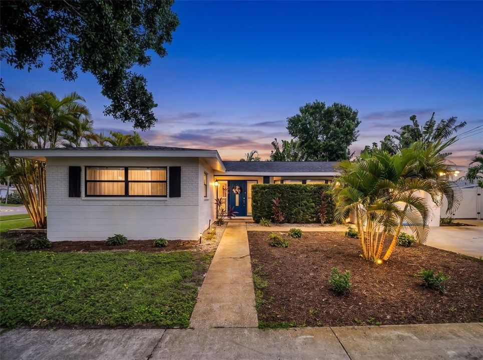 For Sale: $497,500 (3 beds, 2 baths, 1600 Square Feet)