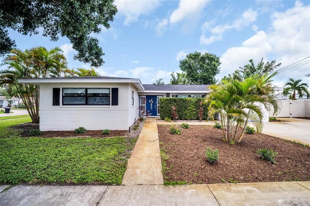 For Sale: $497,500 (3 beds, 2 baths, 1600 Square Feet)