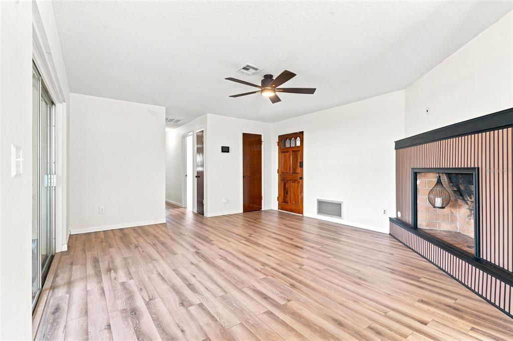 En Venta: $355,000 (3 camas, 2 baños, 1135 Pies cuadrados)