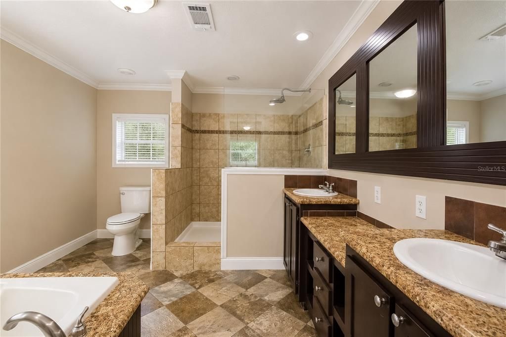 For Sale: $269,500 (3 beds, 2 baths, 1456 Square Feet)