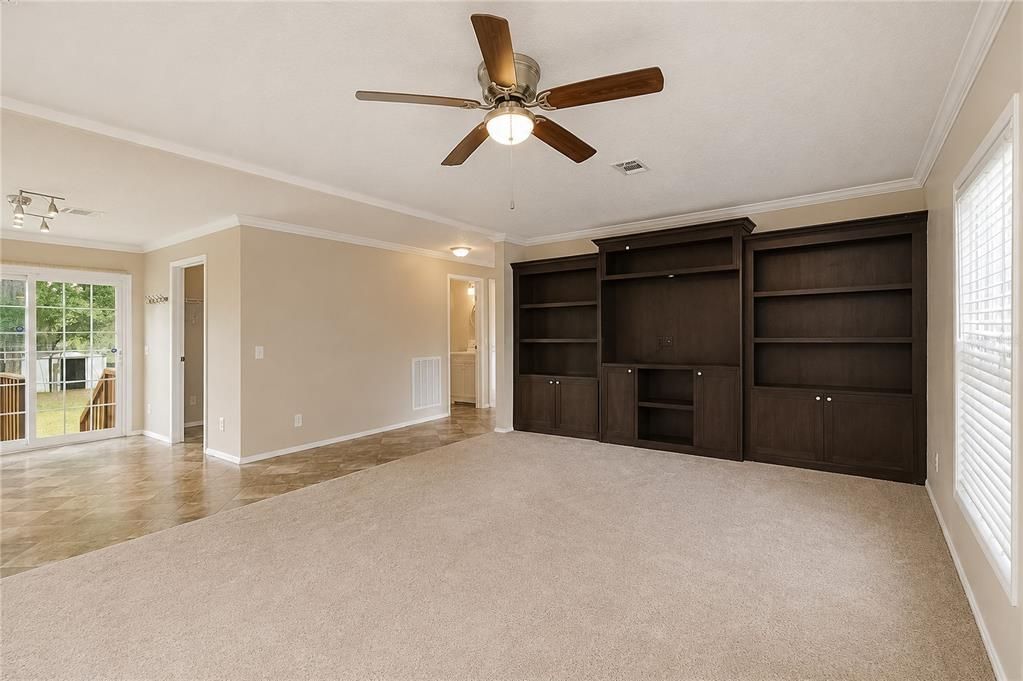 For Sale: $269,500 (3 beds, 2 baths, 1456 Square Feet)
