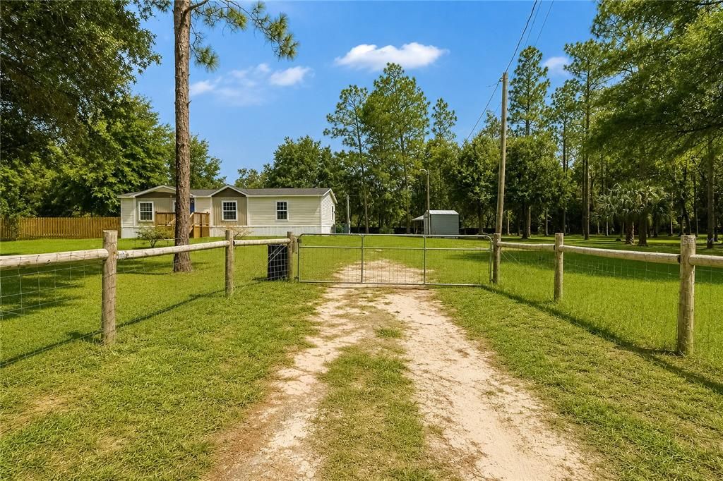For Sale: $269,500 (3 beds, 2 baths, 1456 Square Feet)