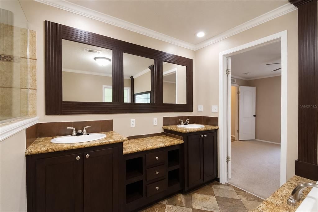 For Sale: $269,500 (3 beds, 2 baths, 1456 Square Feet)