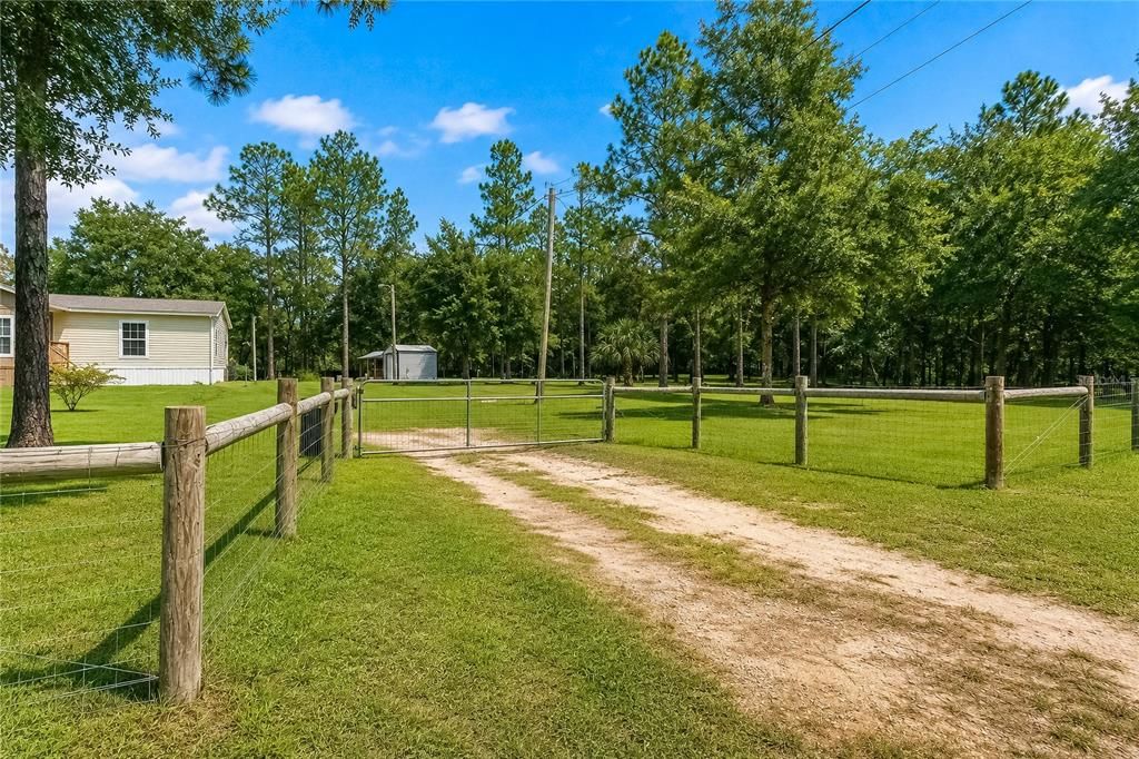 For Sale: $269,500 (3 beds, 2 baths, 1456 Square Feet)