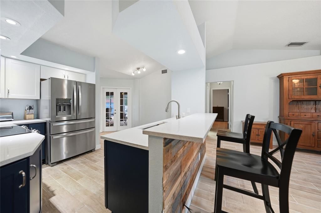 Activo con contrato: $349,900 (3 camas, 2 baños, 1919 Pies cuadrados)