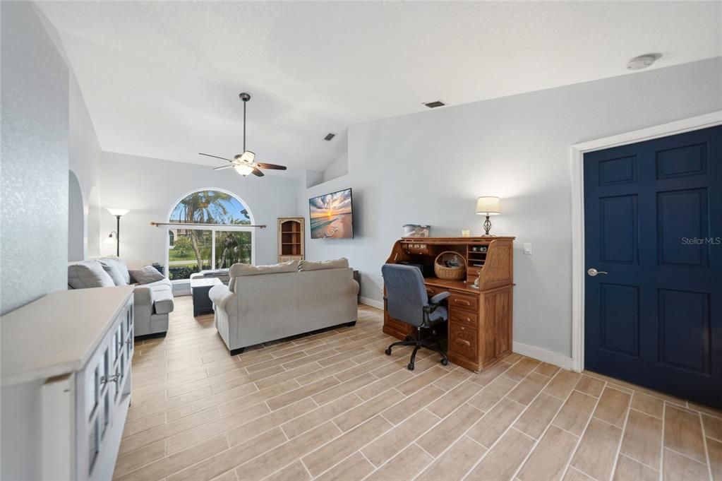 Activo con contrato: $349,900 (3 camas, 2 baños, 1919 Pies cuadrados)