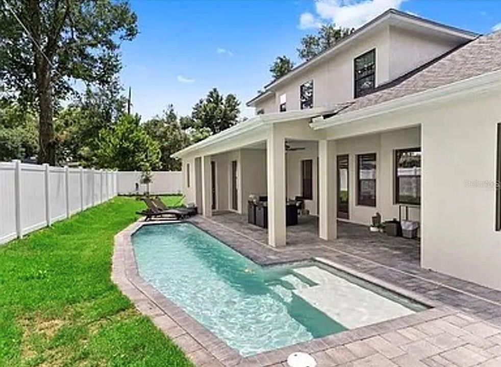 В аренду: $8,295 (4 спален, 5 ванн, 3295 Квадратных фут)