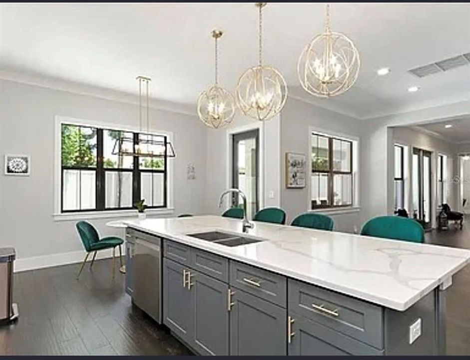 В аренду: $8,295 (4 спален, 5 ванн, 3295 Квадратных фут)