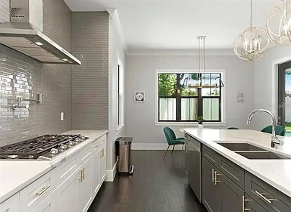 В аренду: $8,295 (4 спален, 5 ванн, 3295 Квадратных фут)