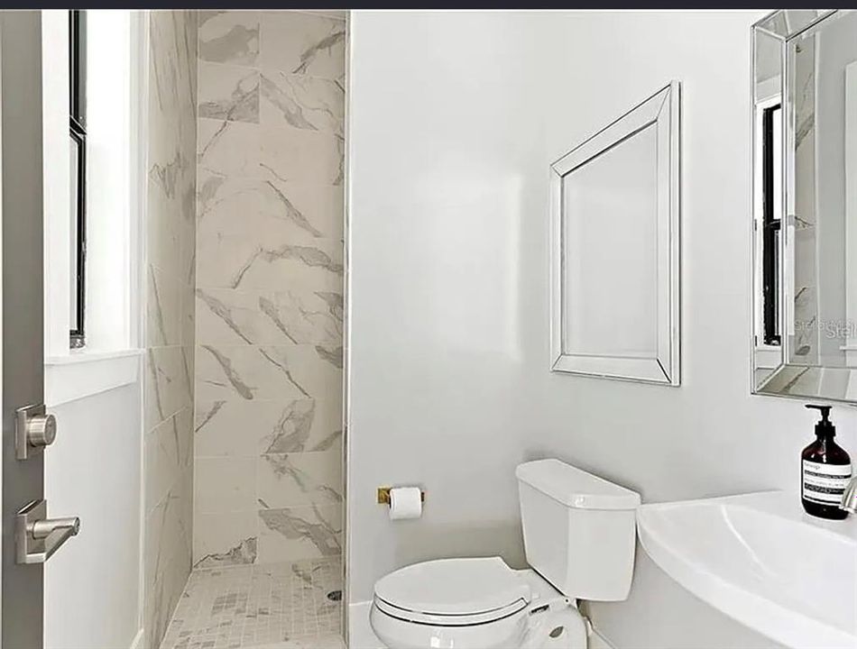В аренду: $8,295 (4 спален, 5 ванн, 3295 Квадратных фут)