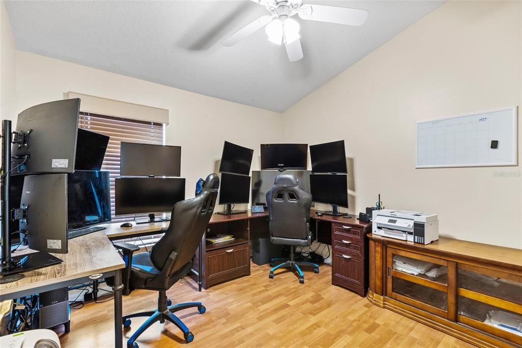 Activo con contrato: $489,000 (3 camas, 2 baños, 1714 Pies cuadrados)