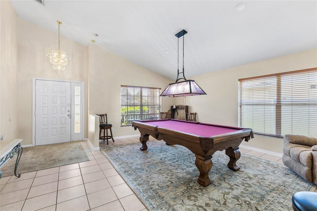 Activo con contrato: $489,000 (3 camas, 2 baños, 1714 Pies cuadrados)