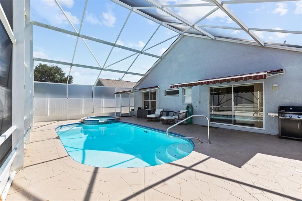 Activo con contrato: $489,000 (3 camas, 2 baños, 1714 Pies cuadrados)