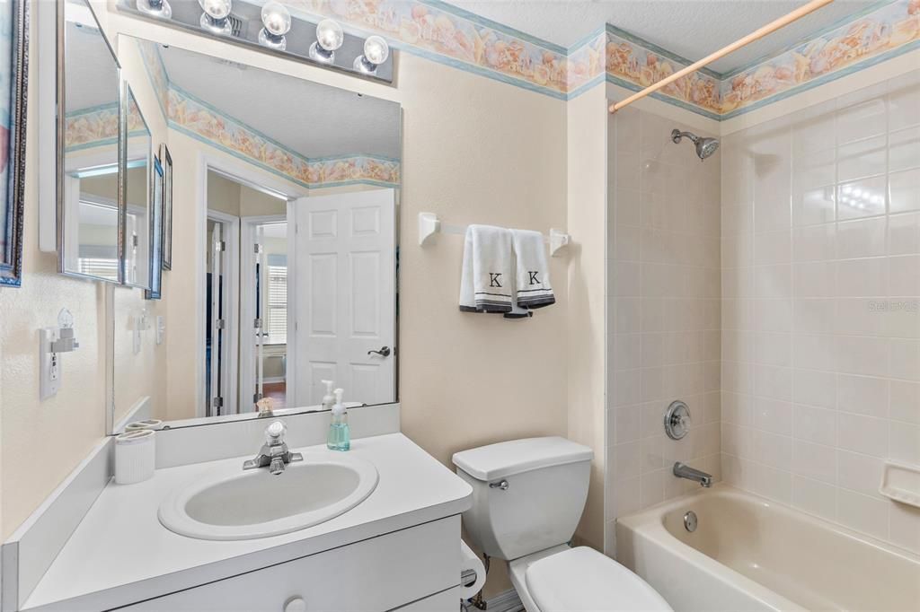 Activo con contrato: $489,000 (3 camas, 2 baños, 1714 Pies cuadrados)