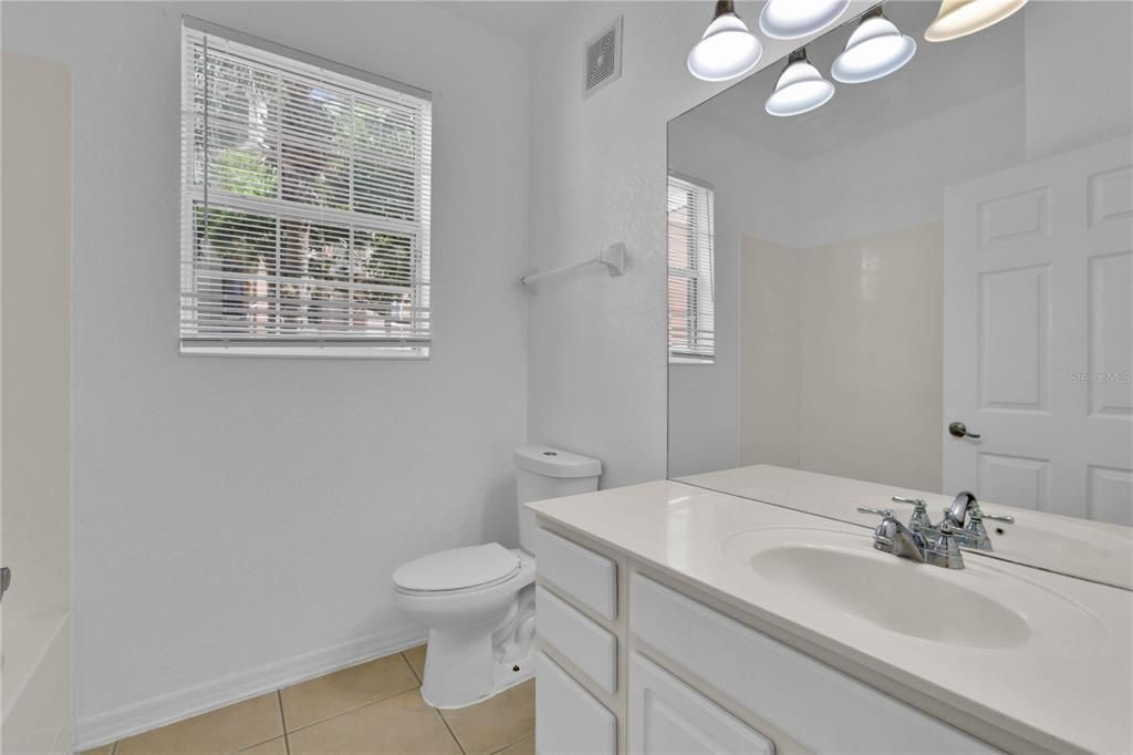 For Rent: $1,600 (3 beds, 2 baths, 1248 Square Feet)