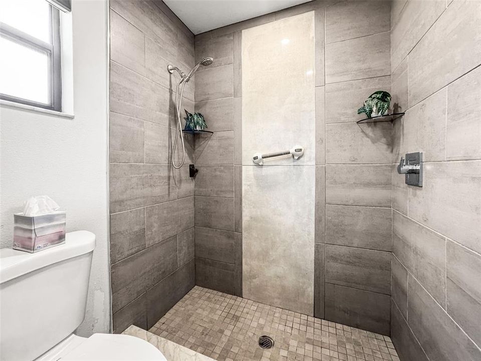 На продажу: $350,000 (2 спален, 2 ванн, 1130 Квадратных фут)