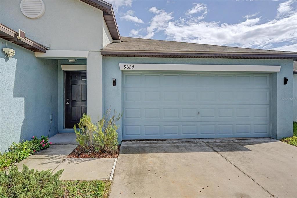 For Sale: $319,000 (4 beds, 2 baths, 1936 Square Feet)