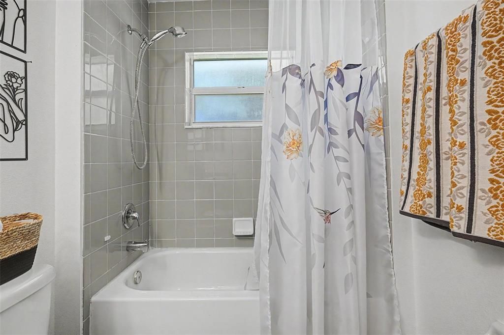 En Venta: $359,111 (4 camas, 2 baños, 1590 Pies cuadrados)