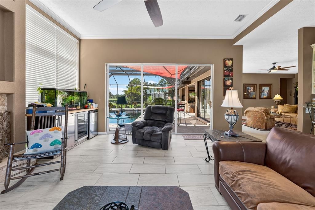 For Sale: $800,000 (3 beds, 3 baths, 2985 Square Feet)