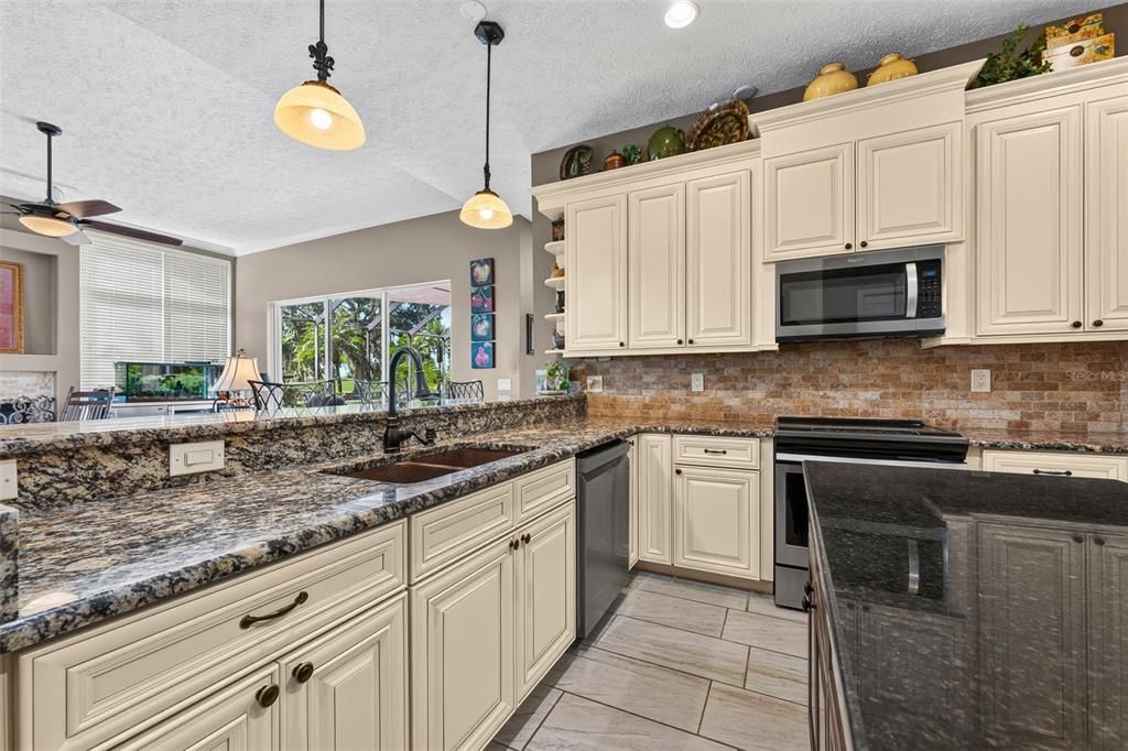 For Sale: $800,000 (3 beds, 3 baths, 2985 Square Feet)