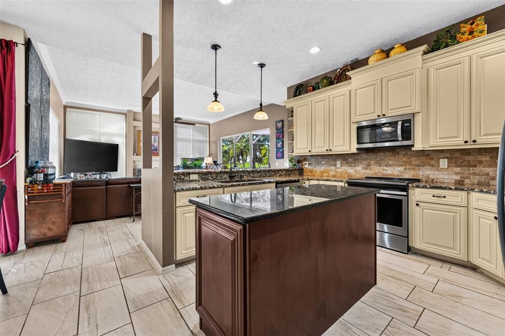 For Sale: $800,000 (3 beds, 3 baths, 2985 Square Feet)