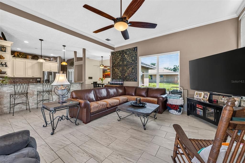 For Sale: $800,000 (3 beds, 3 baths, 2985 Square Feet)