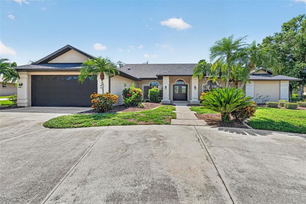 For Sale: $800,000 (3 beds, 3 baths, 2985 Square Feet)