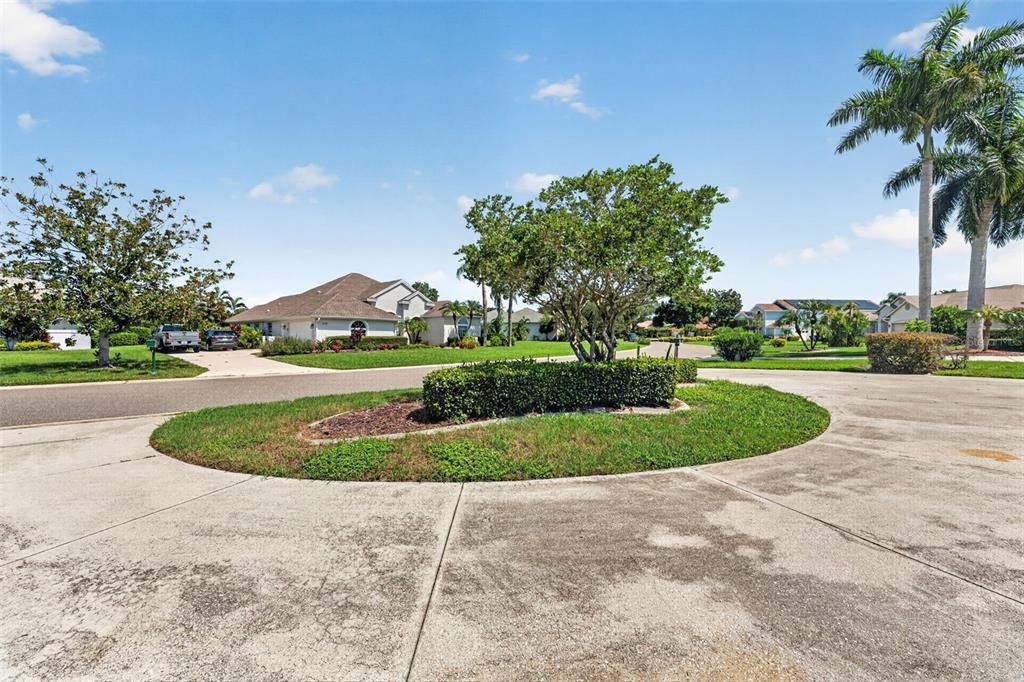 For Sale: $800,000 (3 beds, 3 baths, 2985 Square Feet)