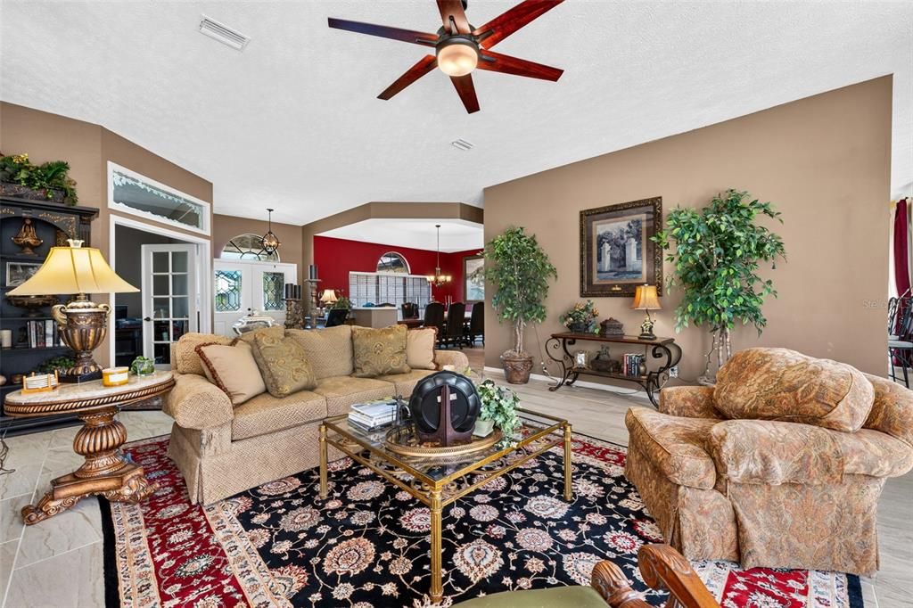 For Sale: $800,000 (3 beds, 3 baths, 2985 Square Feet)