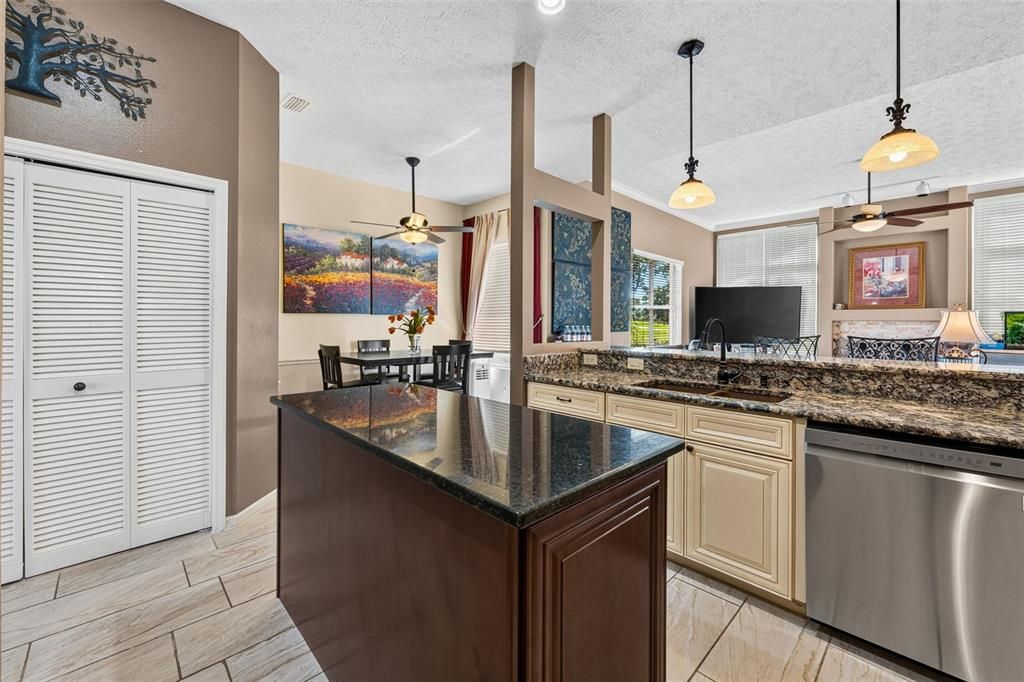 For Sale: $800,000 (3 beds, 3 baths, 2985 Square Feet)