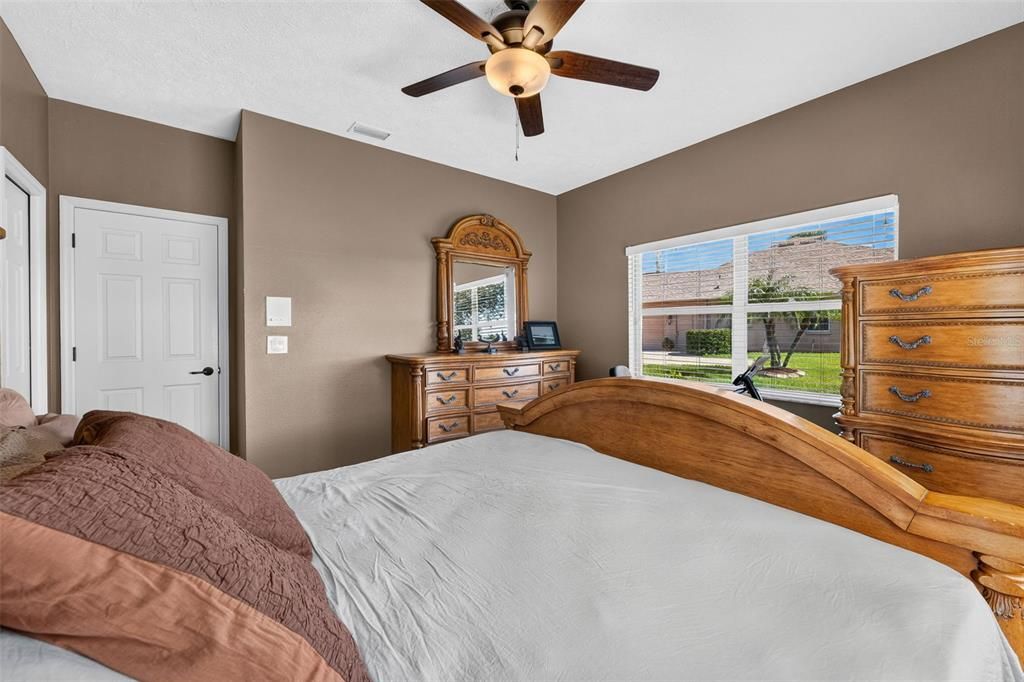 For Sale: $800,000 (3 beds, 3 baths, 2985 Square Feet)