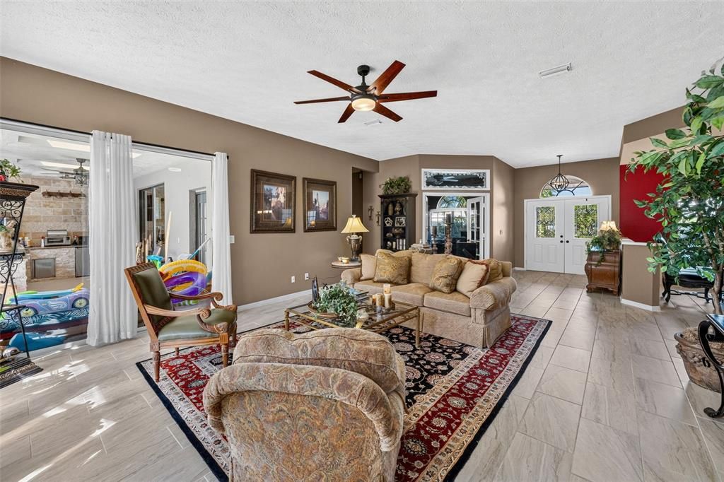 For Sale: $800,000 (3 beds, 3 baths, 2985 Square Feet)