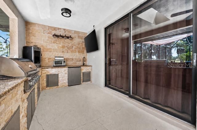 For Sale: $800,000 (3 beds, 3 baths, 2985 Square Feet)