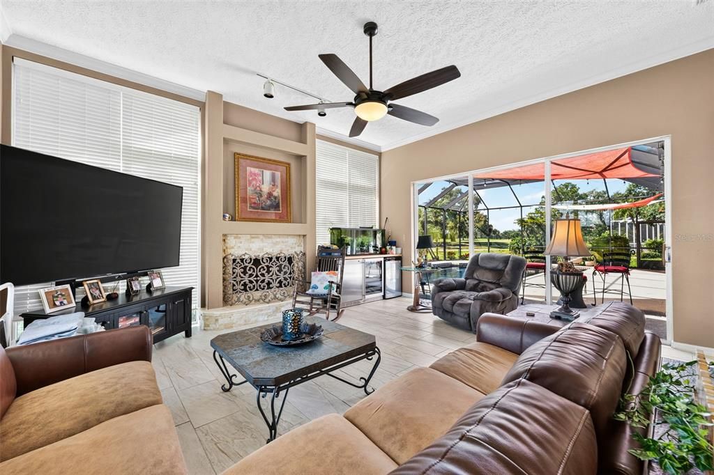 For Sale: $800,000 (3 beds, 3 baths, 2985 Square Feet)