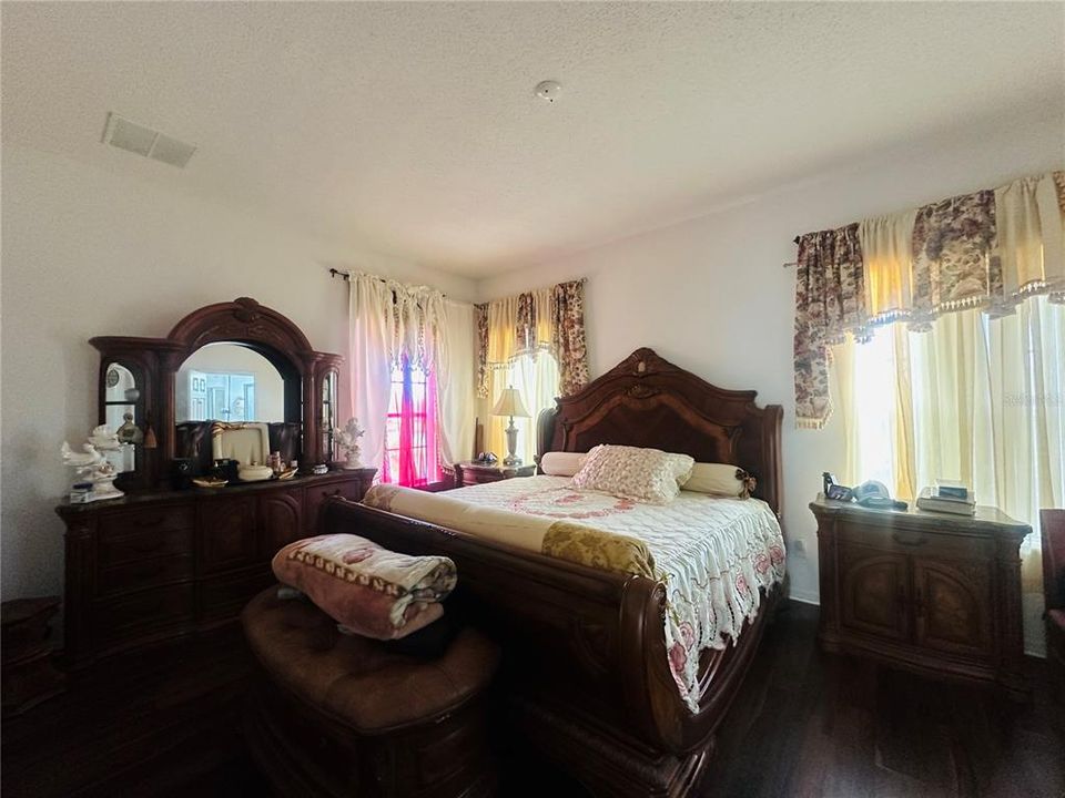 En Venta: $490,000 (3 camas, 2 baños, 2641 Pies cuadrados)
