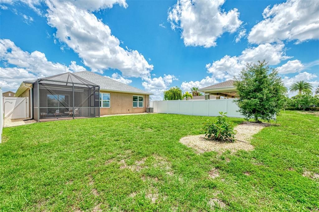 Под контрактом: $395,000 (4 спален, 2 ванн, 1828 Квадратных фут)