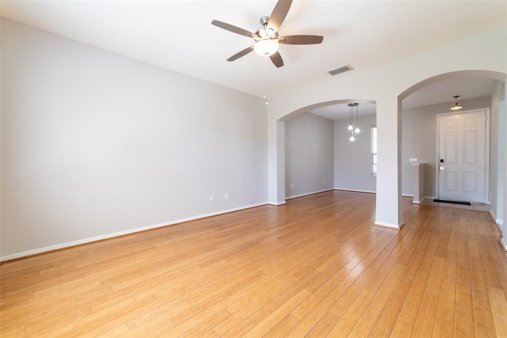 En Renta: $2,400 (3 camas, 2 baños, 1575 Pies cuadrados)