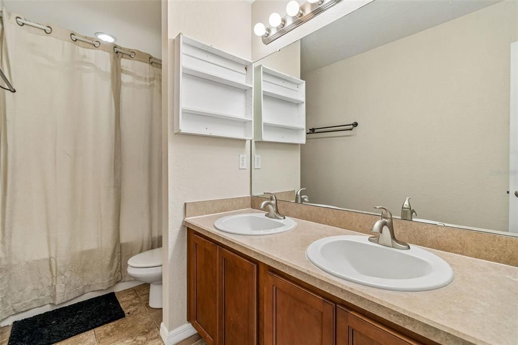 For Rent: $1,900 (3 beds, 2 baths, 1602 Square Feet)