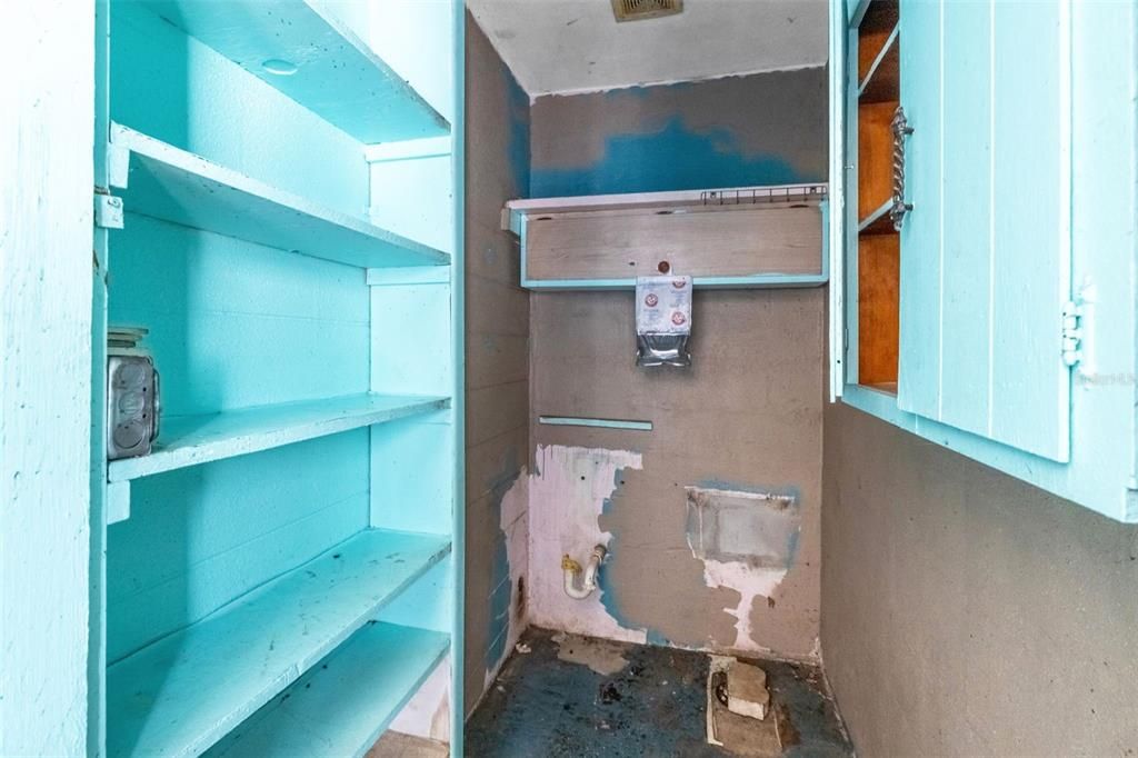 Под контрактом: $75,000 (2 спален, 1 ванн, 1102 Квадратных фут)