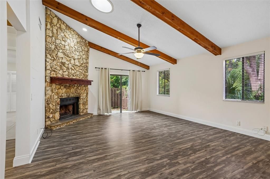 For Rent: $2,000 (2 beds, 2 baths, 1302 Square Feet)