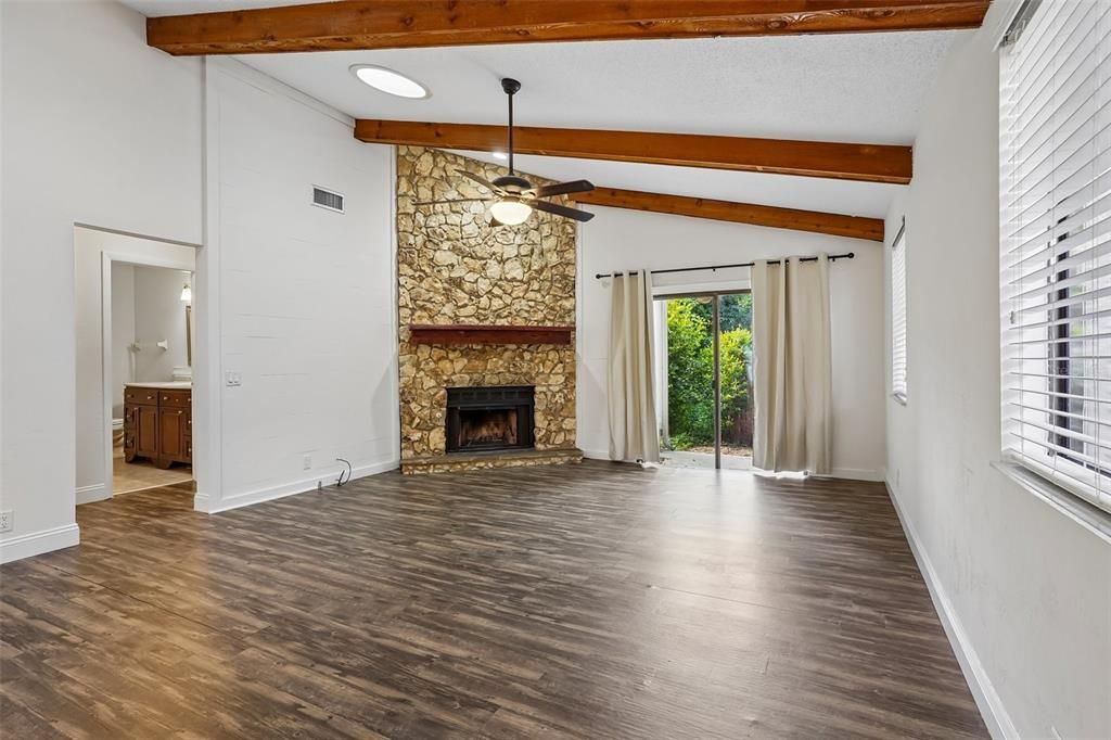 For Rent: $2,000 (2 beds, 2 baths, 1302 Square Feet)