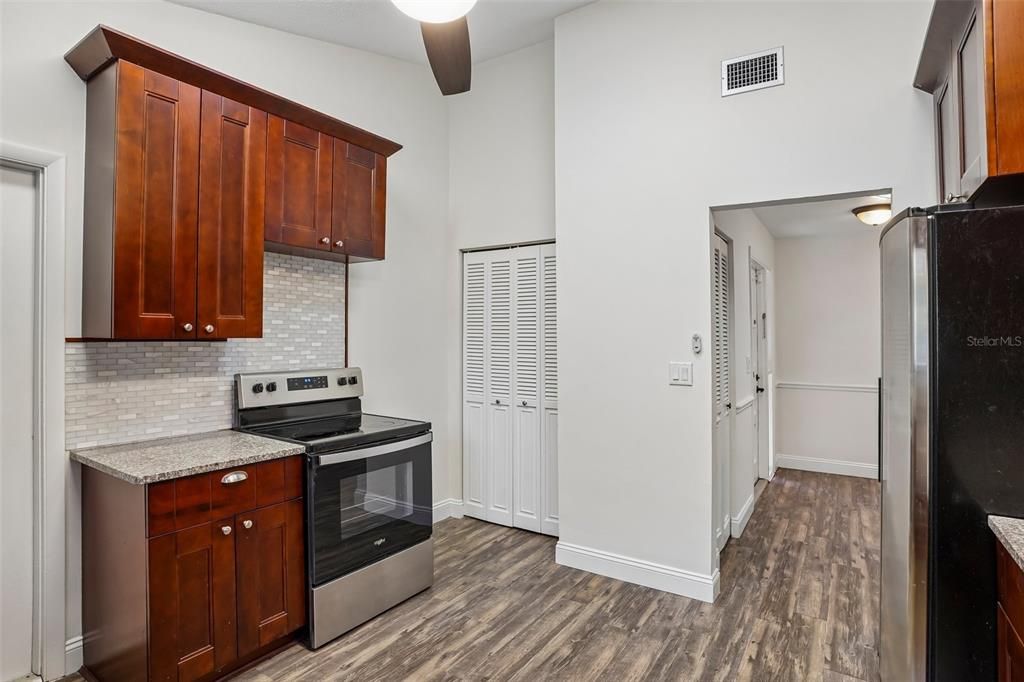 For Rent: $2,000 (2 beds, 2 baths, 1302 Square Feet)