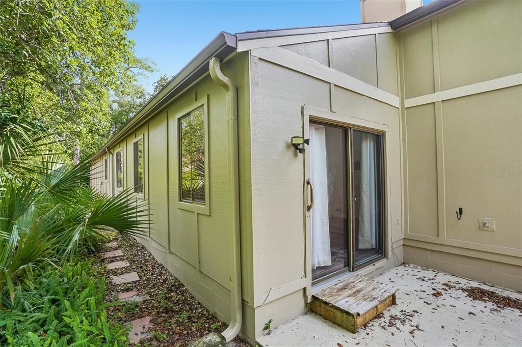 For Rent: $2,000 (2 beds, 2 baths, 1302 Square Feet)