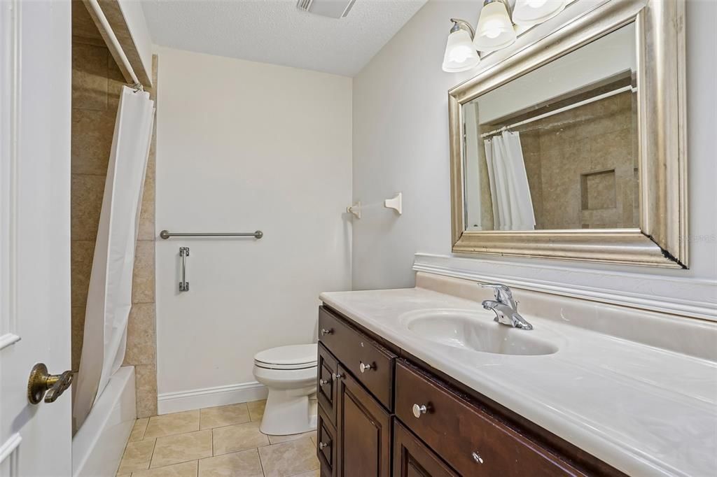 For Rent: $2,000 (2 beds, 2 baths, 1302 Square Feet)