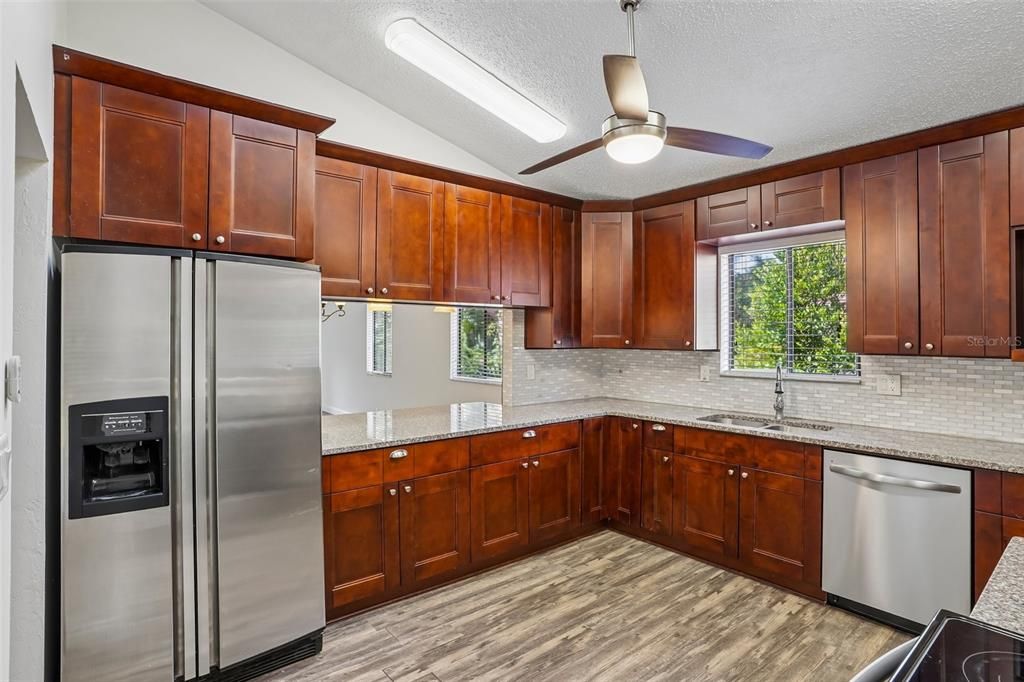 For Rent: $2,000 (2 beds, 2 baths, 1302 Square Feet)