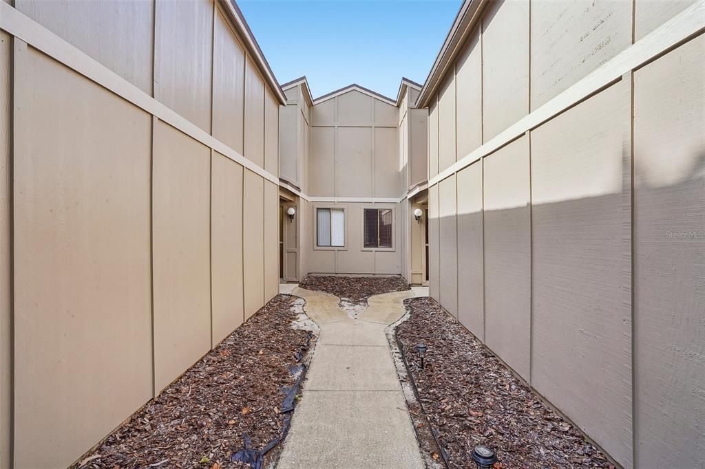 For Rent: $2,000 (2 beds, 2 baths, 1302 Square Feet)