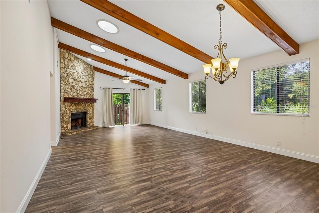For Rent: $2,000 (2 beds, 2 baths, 1302 Square Feet)