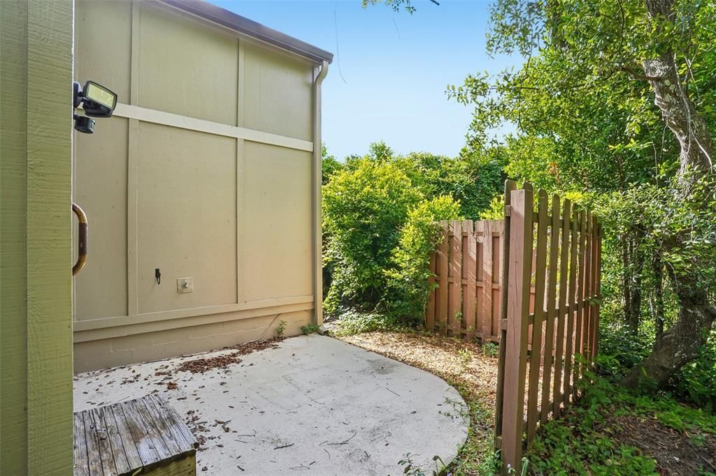 For Rent: $2,000 (2 beds, 2 baths, 1302 Square Feet)